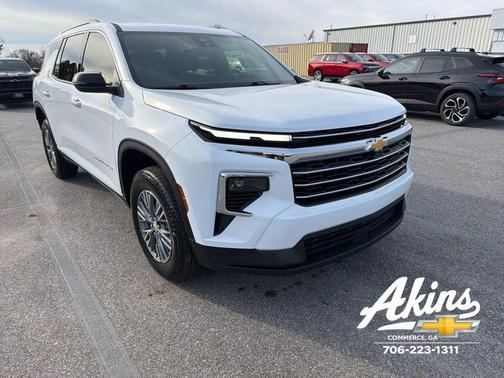 2025 Chevrolet Traverse LT