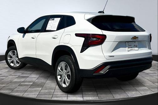 2025 Chevrolet Trax LS