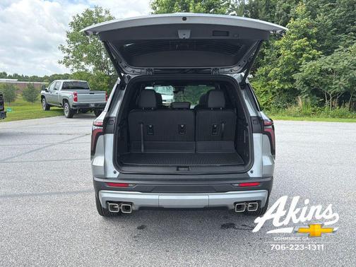 Sterling Gray Metallic 2026 Chevrolet Traverse LT