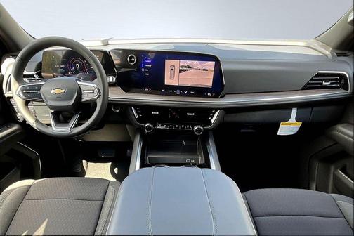 2025 Chevrolet Suburban LS