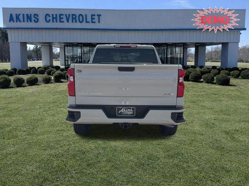 White Sands 2026 Chevrolet Silverado 1500 RST
