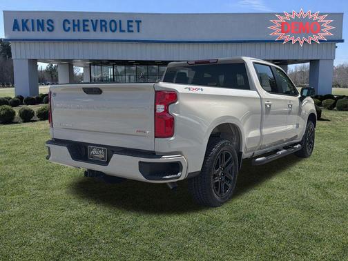 White Sands 2026 Chevrolet Silverado 1500 RST