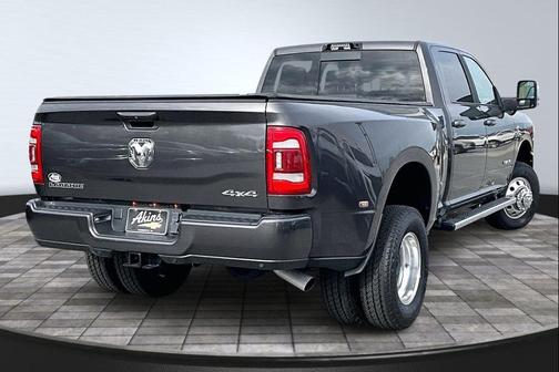 2024 RAM 3500 Laramie Crew Cab 4x4 8' Box