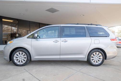 2014 Toyota Sienna 