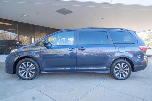 2019 Toyota Sienna 