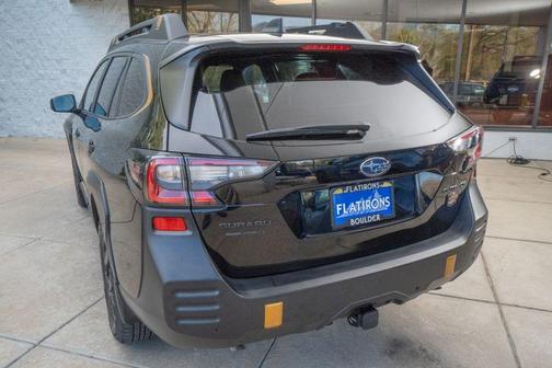 Crystal Black Silica 2025 Subaru Outback Wilderness