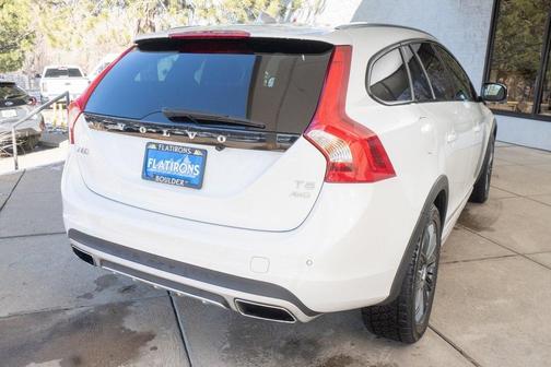 2018 Volvo V60 Cross Country T5
