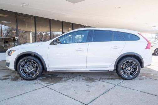 2018 Volvo V60 Cross Country T5