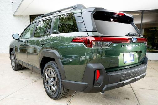 Deep Emerald Green 2026 Subaru Outback Premium