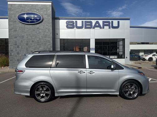 2019 Toyota Sienna SE Premium