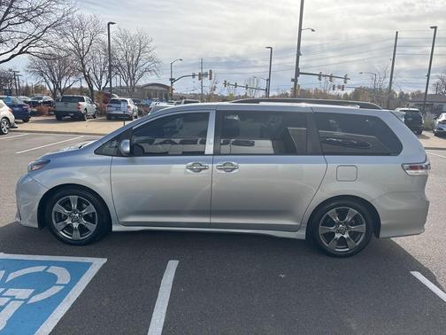 2019 Toyota Sienna SE Premium