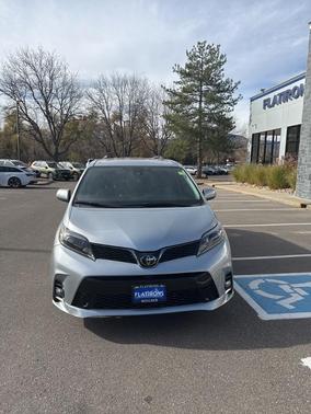 2019 Toyota Sienna SE Premium