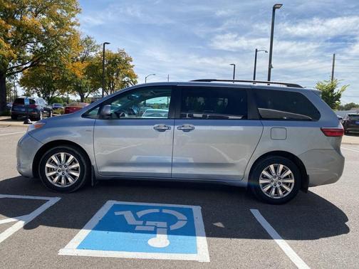 2017 Toyota Sienna XLE Premium