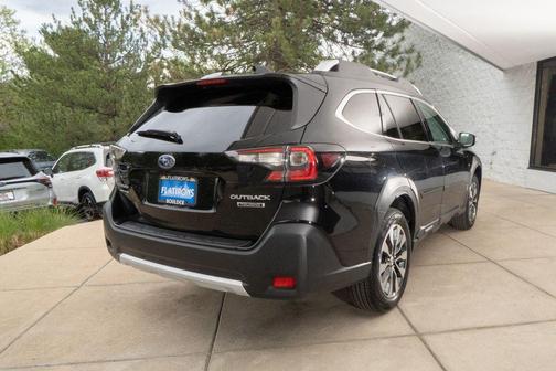 Crystal Black Silica 2024 Subaru Outback Touring