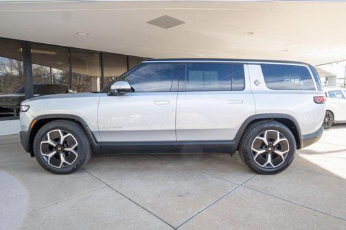 2024 Rivian R1S Adventure