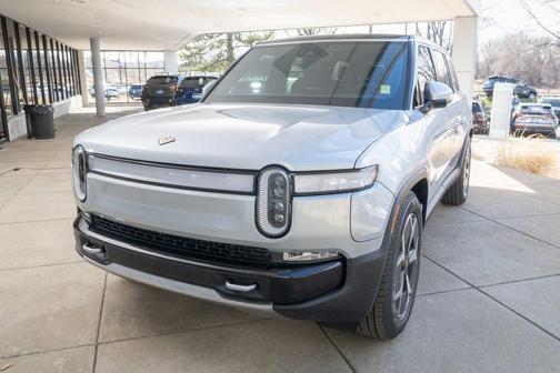 2024 Rivian R1S Adventure