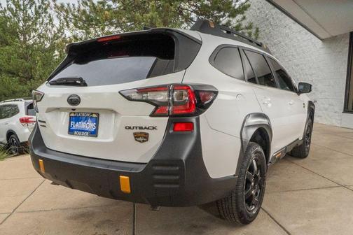 Crystal White Pearl 2023 Subaru Outback Wilderness