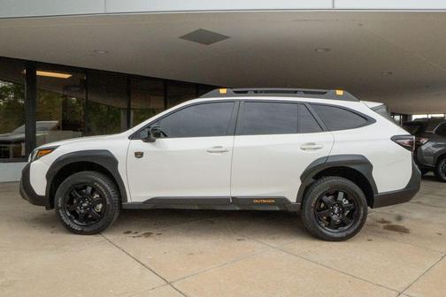 Crystal White Pearl 2023 Subaru Outback Wilderness