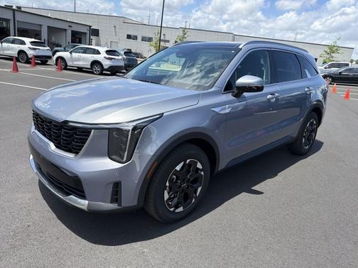Everlasting Silver 2025 Kia Sorento S