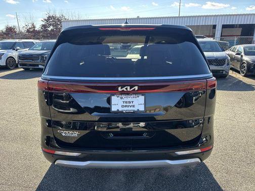 2023 Kia Carnival LX