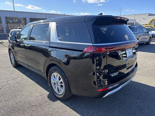 2023 Kia Carnival LX