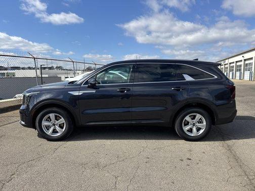 2025 Kia Sorento LX