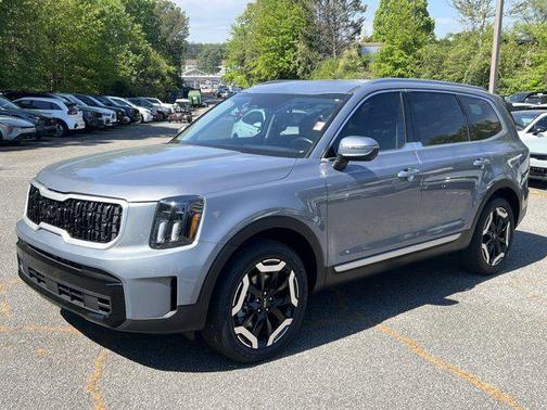 Everlasting Silver 2024 Kia Telluride S