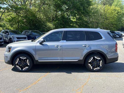 Everlasting Silver 2024 Kia Telluride S