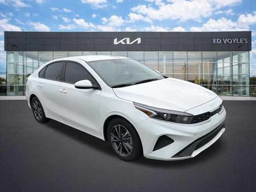 Snow White Pearl 2024 Kia Forte LXS