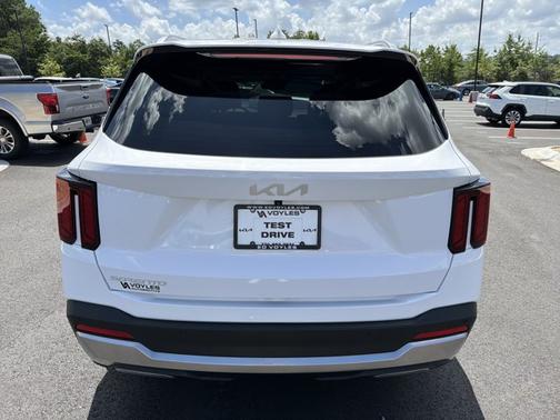 Glacial White Pearl 2024 Kia Sorento S