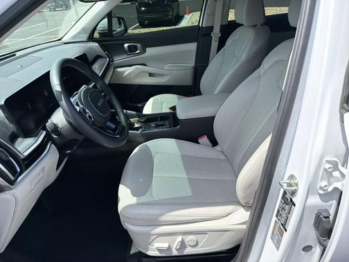 Glacial White Pearl 2024 Kia Sorento S