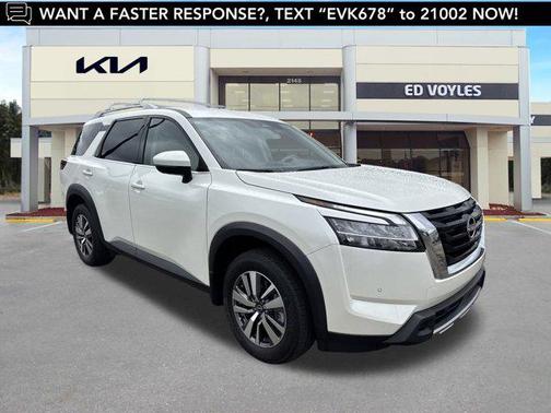 2024 Nissan Pathfinder SL FWD
