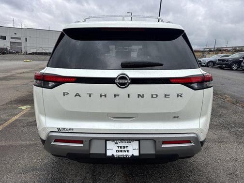 2024 Nissan Pathfinder SL FWD