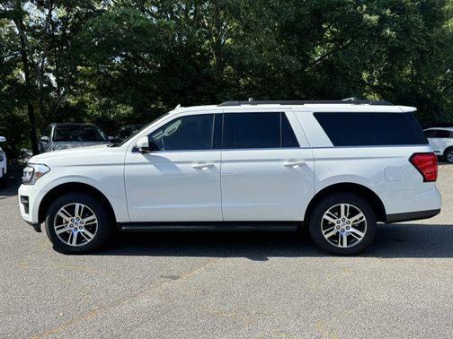 Star White Metallic Tri-Coat 2024 Ford Expedition Max XLT