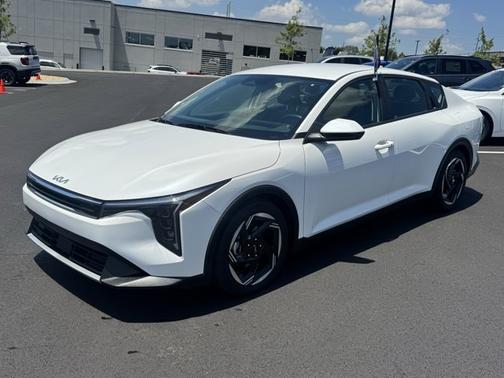 Snow White Pearl 2025 Kia K4 EX
