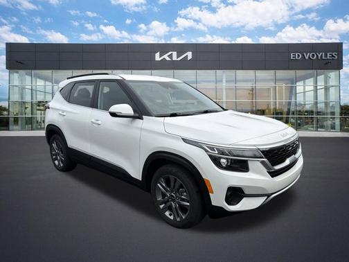 Snow White Pearl 2023 Kia Seltos S