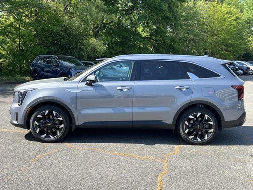 Everlasting Silver 2025 Kia Sorento EX