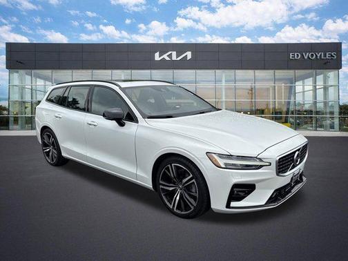 Crystal White Pearl Metallic 2020 Volvo V60 T5 R-Design