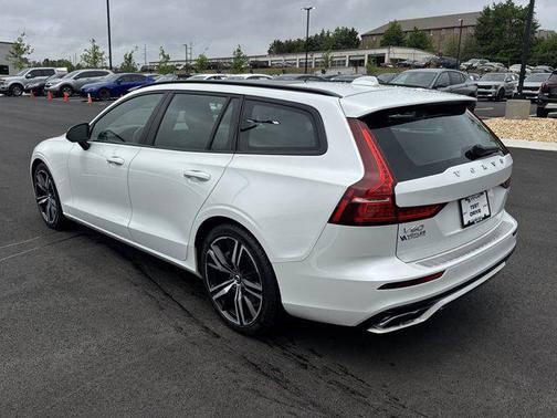 Crystal White Pearl Metallic 2020 Volvo V60 T5 R-Design
