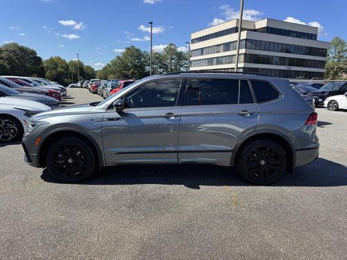 2022 Volkswagen Tiguan 2.0T SE R-Line Black