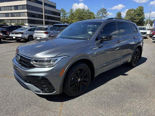 2022 Volkswagen Tiguan 2.0T SE R-Line Black