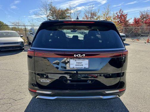 2024 Kia Carnival SX