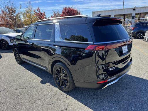 2024 Kia Carnival SX