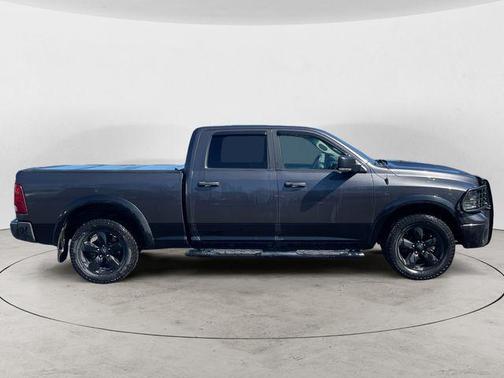 Granite Crystal Metallic Clearcoat 2017 RAM 1500 SLT