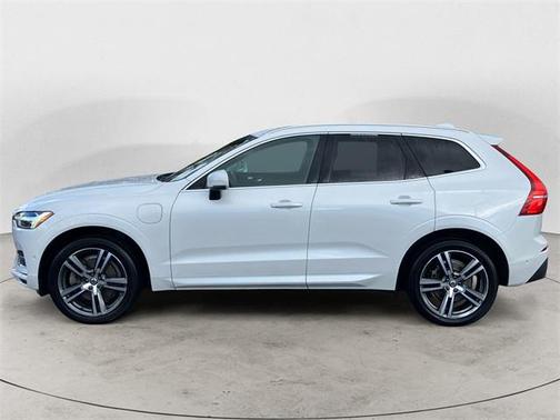2019 Volvo XC60 Recharge Plug-In Hybrid T8 Momentum