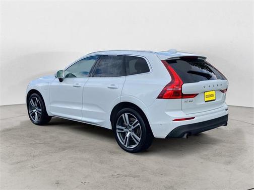 2019 Volvo XC60 Recharge Plug-In Hybrid T8 Momentum
