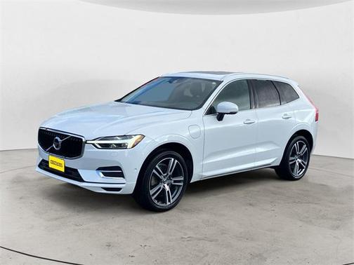 2019 Volvo XC60 Recharge Plug-In Hybrid T8 Momentum