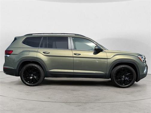 2025 Volkswagen Atlas 2.0T SE w/Technology 4MOTION