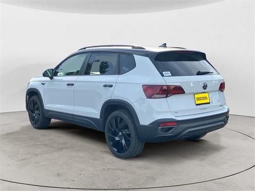 2024 Volkswagen Taos 1.5T SE Black