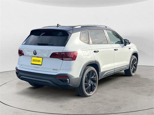 2024 Volkswagen Taos 1.5T SE Black